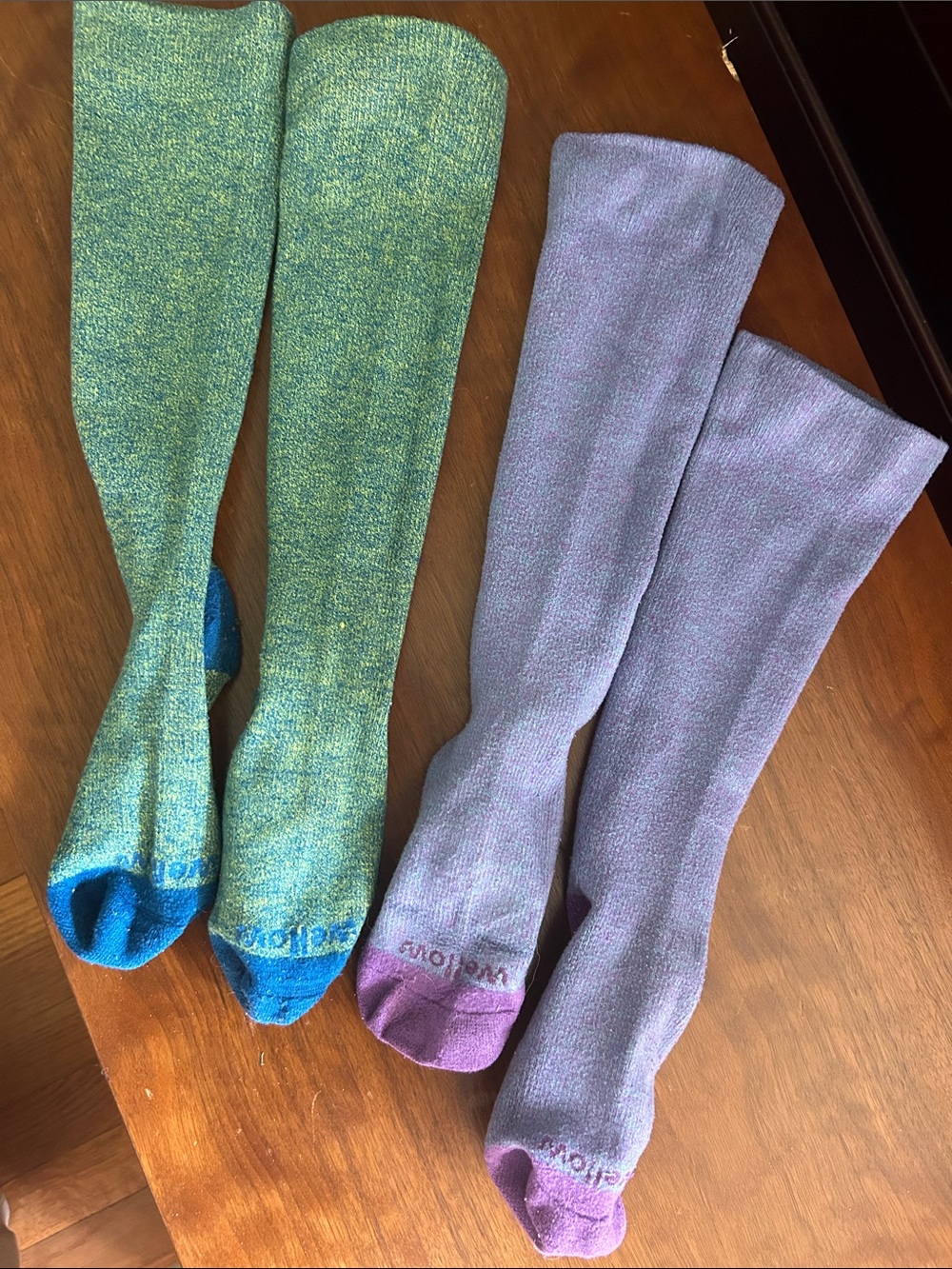 Set of 2: Knee-High women’s compression Socks - Green and Lavender